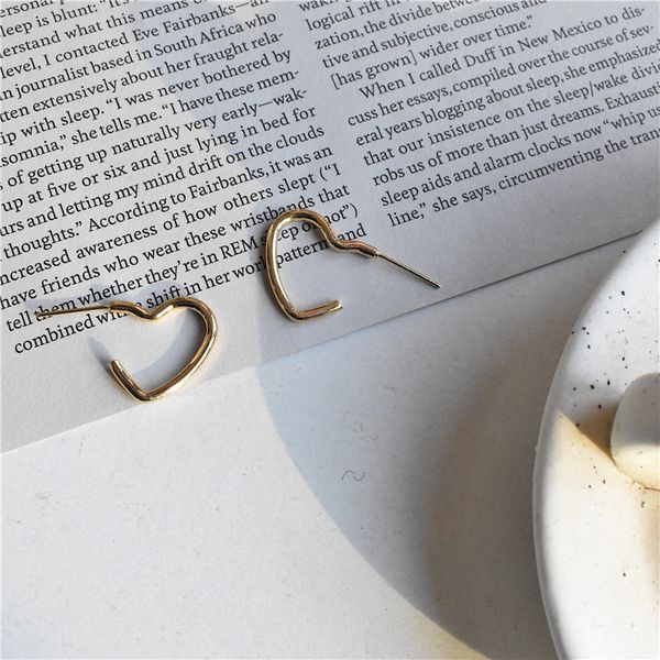 

модные серьги для женщин нового корейских простого темперамента формы сердца серьги женских личности геометрических выдалбливают, Golden;silver