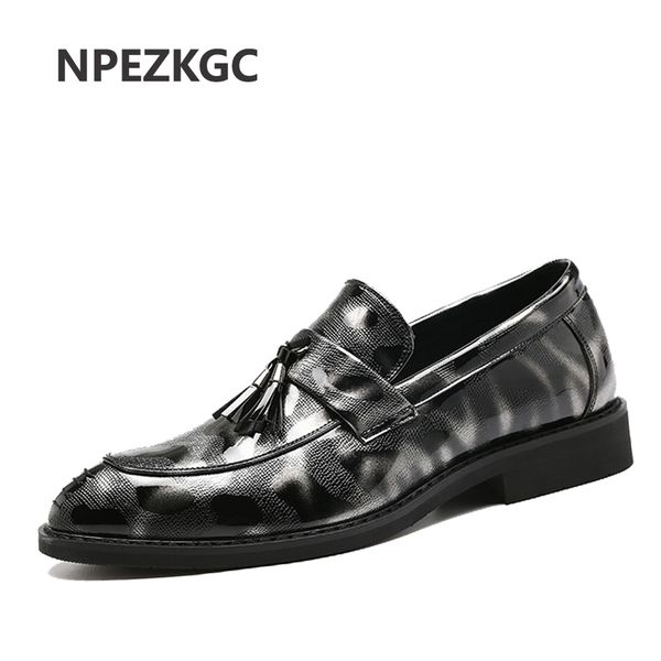 

npezkgc men casual leather shoes fashion slip-on men oxfords pointed toe flats patent leather tassel shoes male wedding, Black