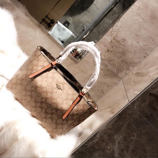 

Brand new cla ic lady handbag houlder back 2019 mommy bag hopping bag 32cm 28cm delivery