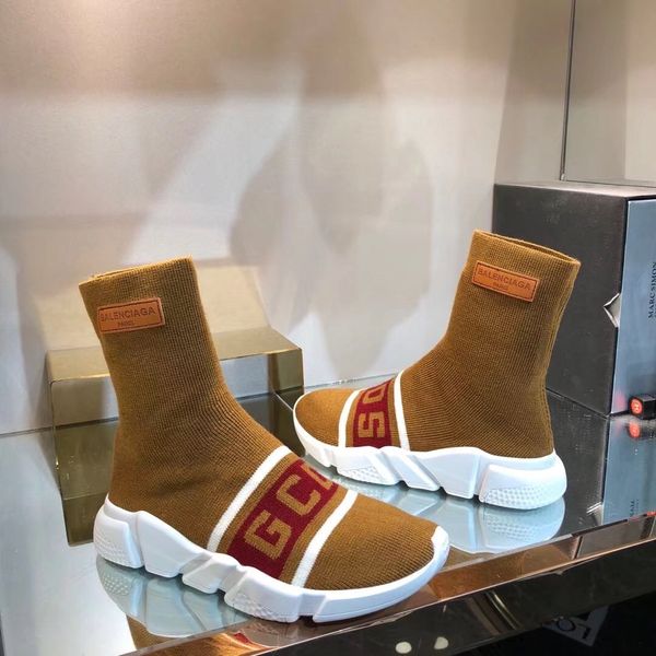 

2020 new gt9 men and women socks shoes fashion sneakers couple models outdoor sports shoes daily casual breathable sports shoes belt box