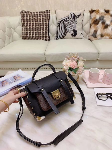 

the latest fashion brand leather bag ladies printed letter handbag shoulder messenger bag feel super good