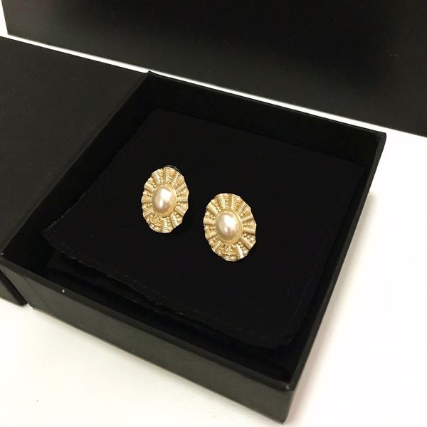

the new vintage french earrings of gold pearl and delicate earrings of korean style are in vogue, Golden;silver