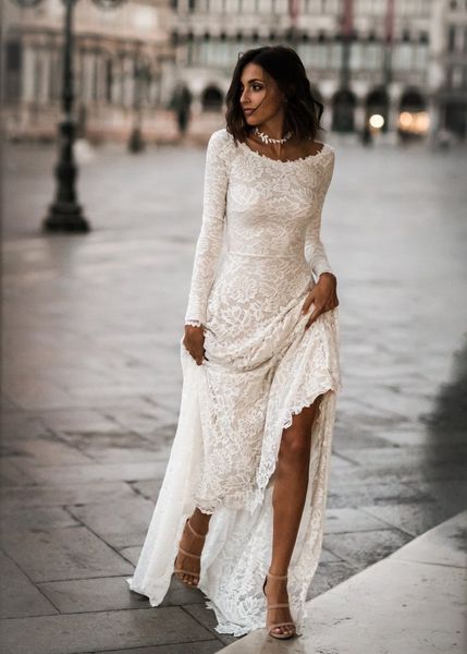 Vintage A-line Lace Modest Wedding Dress With Long Sleeves Simple Boho Wedding Dress With Full Sleeves Low Back Bohemian Beach Wedding Gown