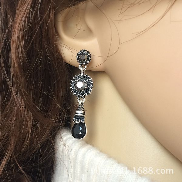 

Delicate water drops small earrings earrings Royal temperament fashion women earrings, Golden