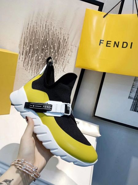 

2019 luxury designer fashion sock shoes speed trainer casual shoes men women runner triple black boots flat shoes sneakers 39-45