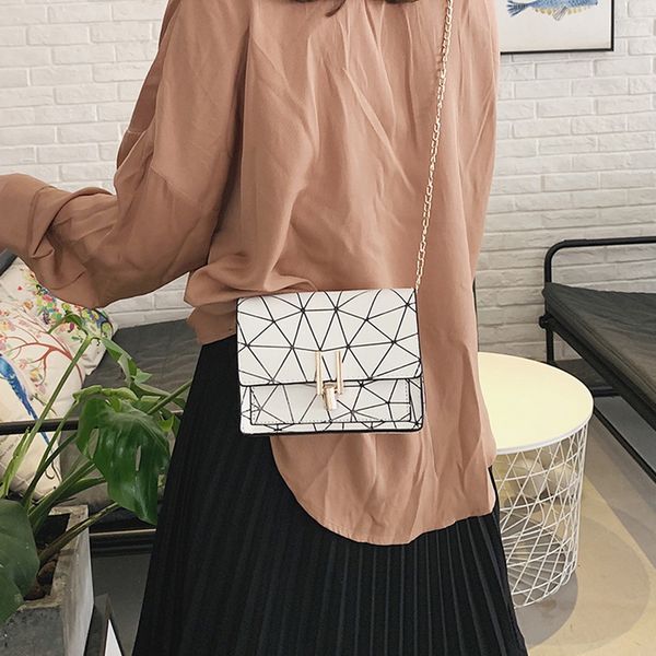 

monerffi women shoulder bags 2020 new korean version of the messenger bag handbag chain wild crack printing wild shoulder bag