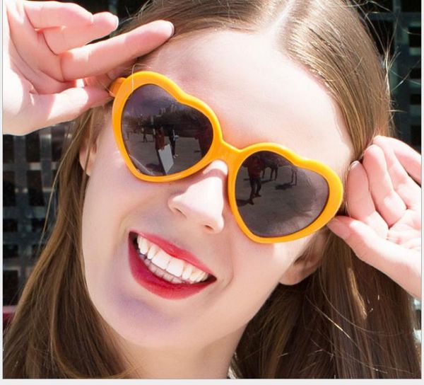 

new european and american big box love sunglasses personality fashion sunglasses heart-shaped plastic glasses, White;black