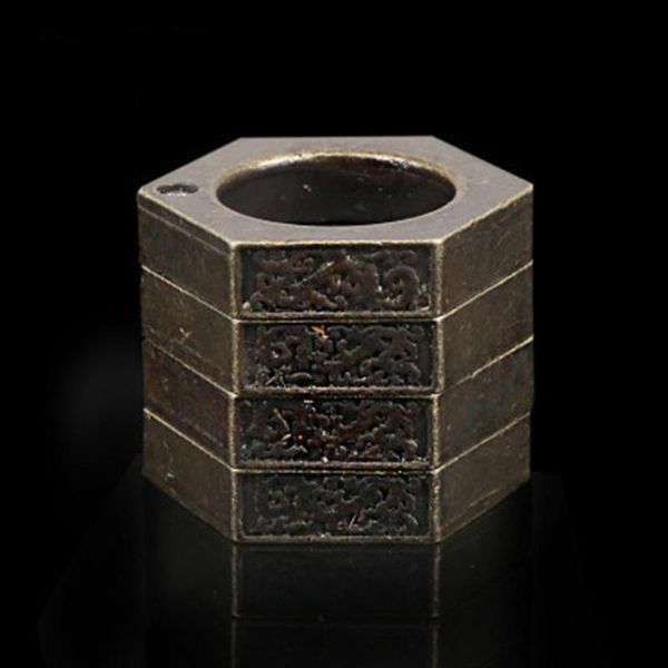 

creative 4 finger ring multifunctional foldable finger ring self-defence window breaker outdoor emergency survival tool