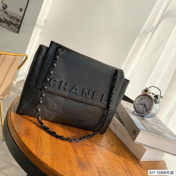 

fashionable postman bag lady chain simple casual unique cool sense of large capacity size :ag35*26 cm