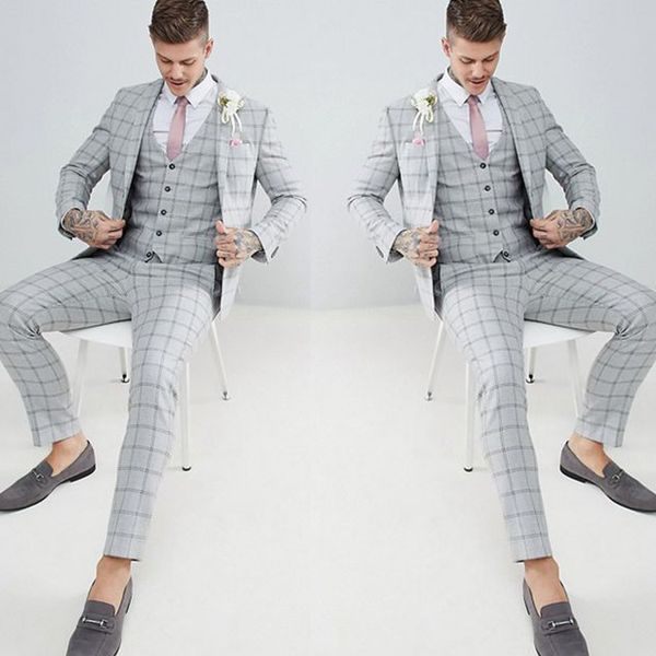Smoking da sposo a quadri grigio chiaro Abiti da sposa da uomo Risvolto con risvolto Moda uomo Prom Dinner Blazer Suit (giacca + gilet + pantaloni)