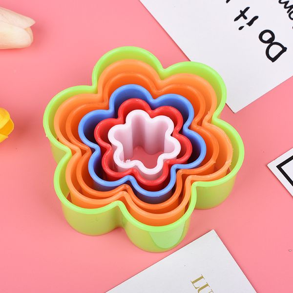 

5шт пластиковых форм клея печенье mold set бисквит cutter плесень set цветок звезда форма сердце красочного торт мусс форма кухня инструмент