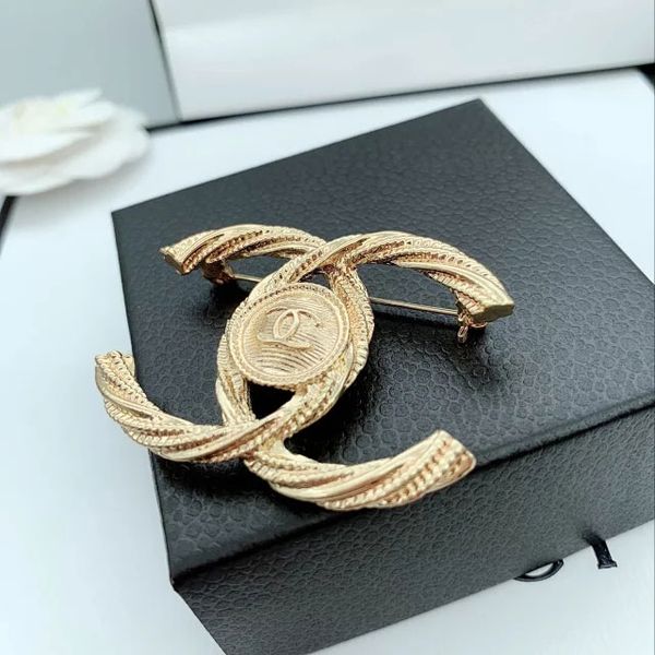 

Famou de igner brooche luxury letter rhine tone brooch pin famou brand cor age brooche women jewelry co tume decoration ale