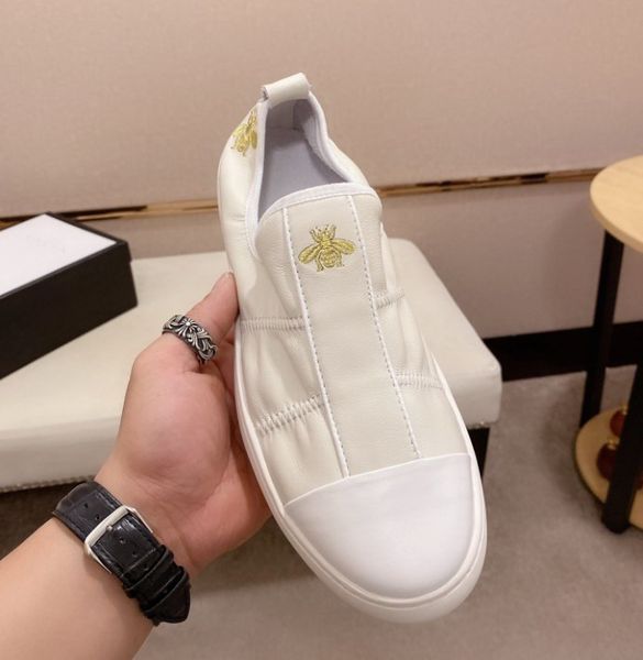 

2020 original box high-end men fashion trend bee casual shoes senior designer luxury driving shoes wild flat-bottom outdoor flat shoes, Black