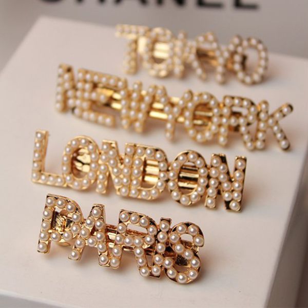 

Клипы Мода Pearls Письмо волос для женщин Девушки Barrettes Нью-Йорк Токио Париж Лондон р