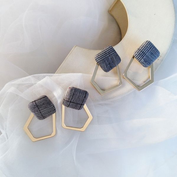 

beautiful geometric earring fashion versatile metallic earring retro classic style bird grille clip, Golden;silver