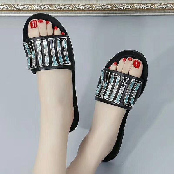 

2020 latest popular women's fashion and leisure designer sandals, pearl effect and gold stud designer flip flops, Black