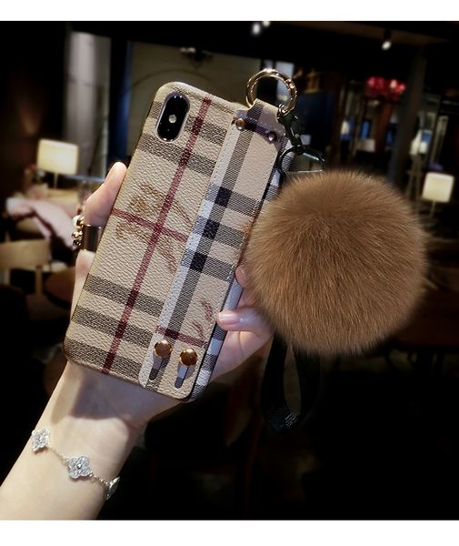 

2019 Новое поступление чехол для мобильного телефона для IphoneXSMAX XR XS 7Plus / 8Plus 7/8 6s / 6sp6 / 6s Fashion Case B Письма с браслетом Hairball Оптовая