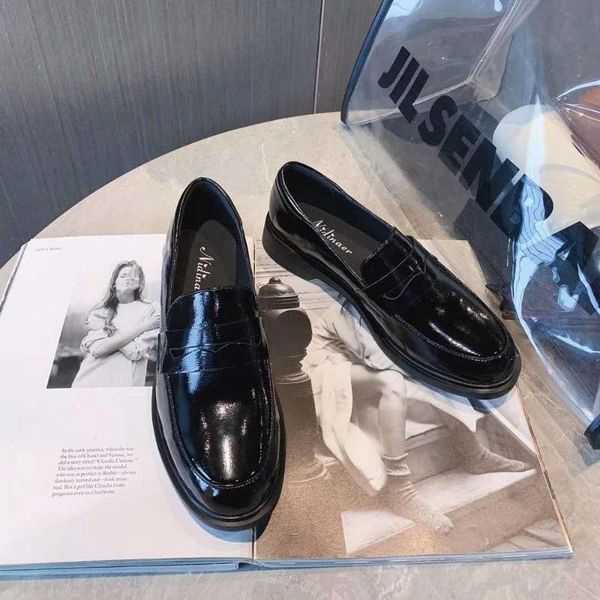 

2020 new casuals black white 3cm low heels round toe spring shoes