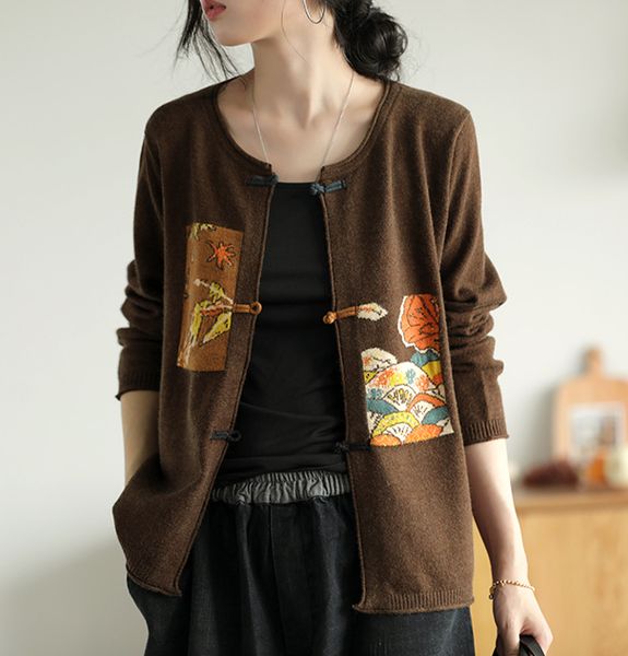 

2019 autumn new literary retro buckle jacquard sweater knit cardigan zm, White