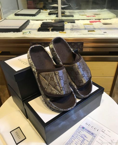 

new style high-end women's men's beach shoes sandals slippers home shoes fashion design platform retro men's shoe women