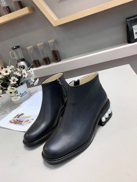 

the latest women's leather boots martin casual boots, Black