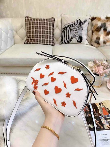 

designer shoulder bag women luxury designer womens shoulder bags handbags purses heart-shaped decoration new girls in autumn and winter3