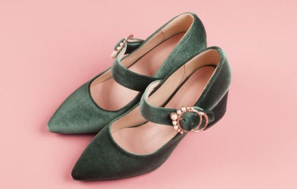 

send 2018 spring and autumn new style pointed end velvet coarse heel high-heel women's shoes, Black