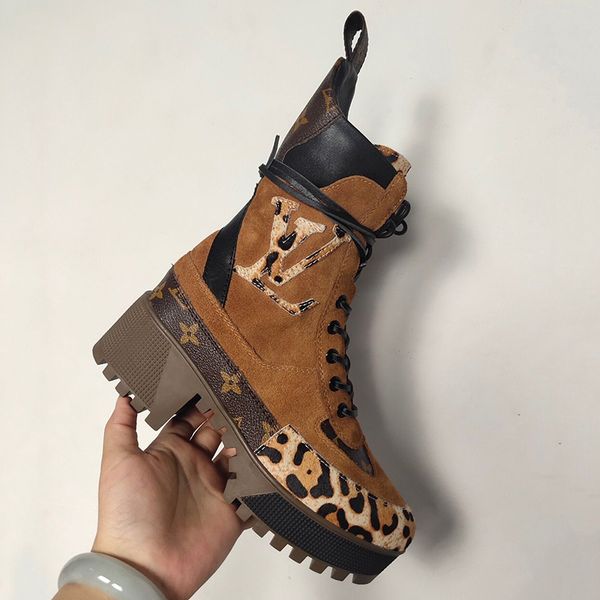 

2019 winter new short boots thick with high heel martin boots leather platform thick bottom vintage locomotive boots, Black