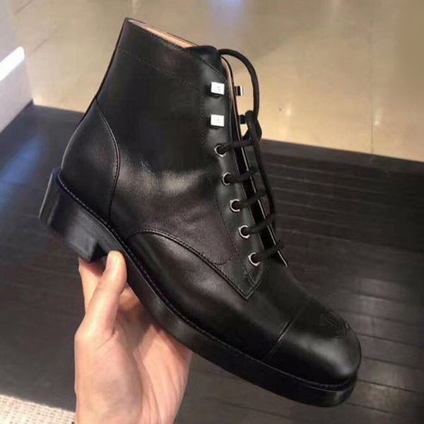 

2019 europe and america autumn and winter new wild personality lace-up short boots leisure locomotive martin boots female boots, Black