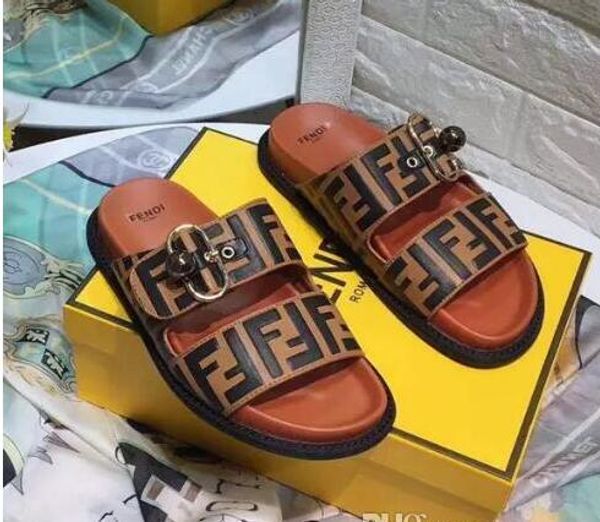 

Europe and 2017 the United States new plastic chain beach shoes candy color jelly sandals chain flat bottomed out sandals