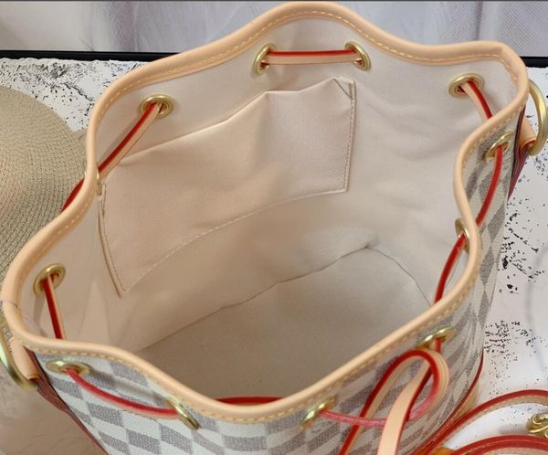 

2020 fashion classic ladies bucket bag with crossbody bag and one-shoulder bag