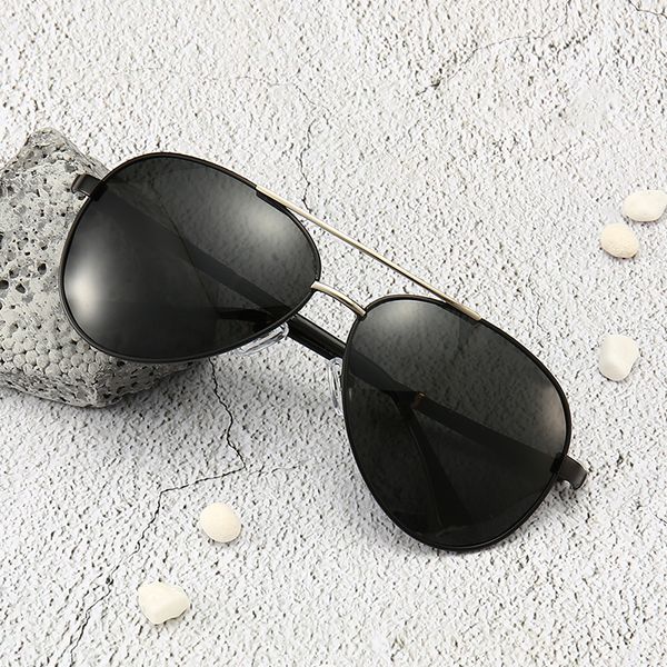 

2020 new metal frame men's sunglasses with box and case polarized lens outdoor driving sunglasses for men fashion eyewear, White;black