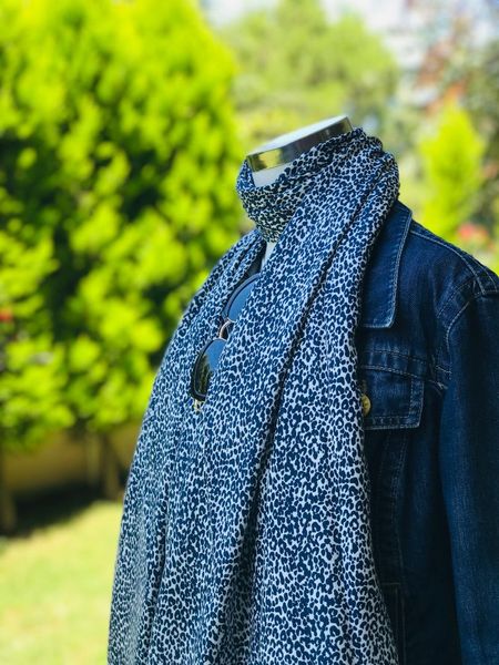 

qubbe scarf, Blue;gray