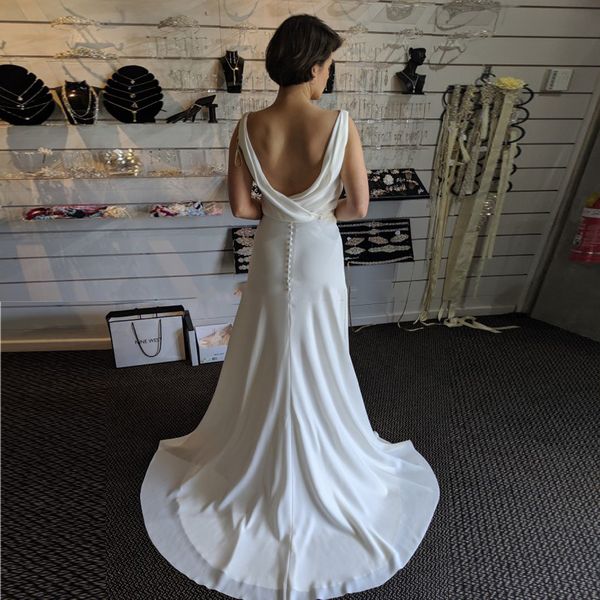 

простой оболочка свадебные платья sexy v образным вырезом спинки свадебные платья настроить развертки поезд шифон платье невесты, White