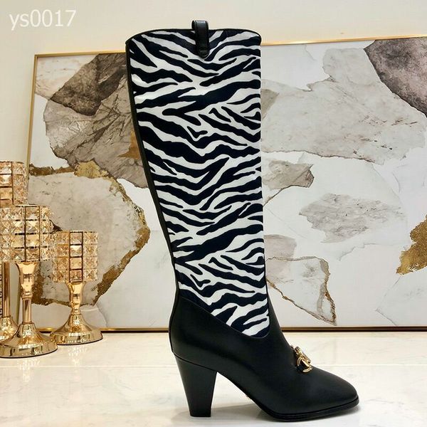 

2020 comfortable thick heel single shoes velvet round head shallow mouth women's banquet dress shoes pearl middle heel factory direct s, Black