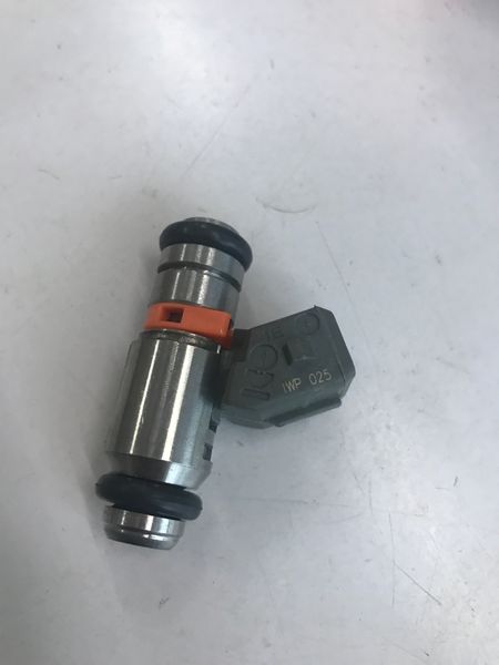 

vstrekovacÃ­ ventil 1,6/77kw, 1,4/74kw - 036906031a iwp025 fuel injector vw bora