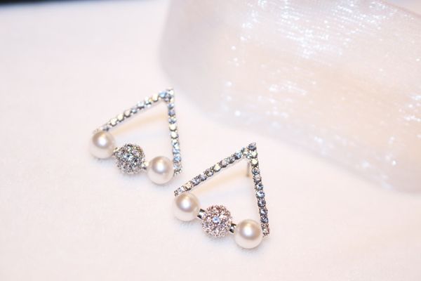 

european and american fashion triangle new star full diamond pearl female earrings plated with genuine gold allergy - resistant fashion earr, White