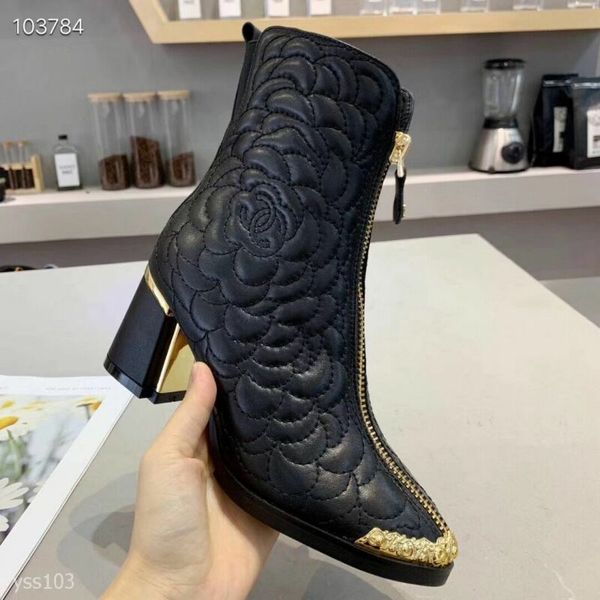 

european station 2019 vintage female autumn new leather bright front zipper stiletto women's head retro high-heeled martin short boots, Black