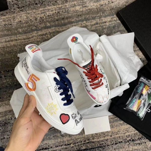 

2019 summer new graffiti canvas small white shoes letters with versatile comfortable casual couple men and women shoes