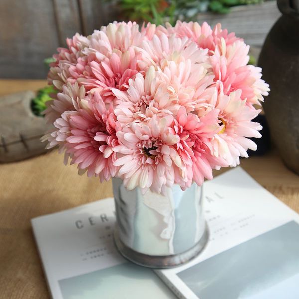 

7 heads Daisy Flowers Bouquet Artificial Gerbera Flower Fake Silk Holding Flowers for Bridal Wedding Party Home Decor