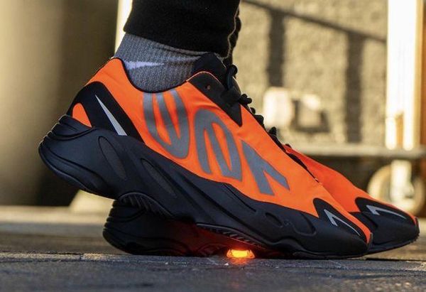 

2020 700 v2 orange static brand fashion luxury designer women mens outdoor shoes for men new arrival sneakers sneaker trainers size 5-12