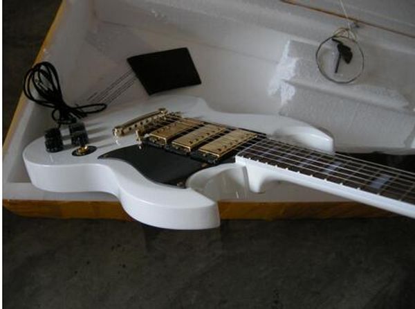 

бесплатная доставка завод пользовательские магазин сг белый электрическая гитара с черный накладку 3 pickup гитара