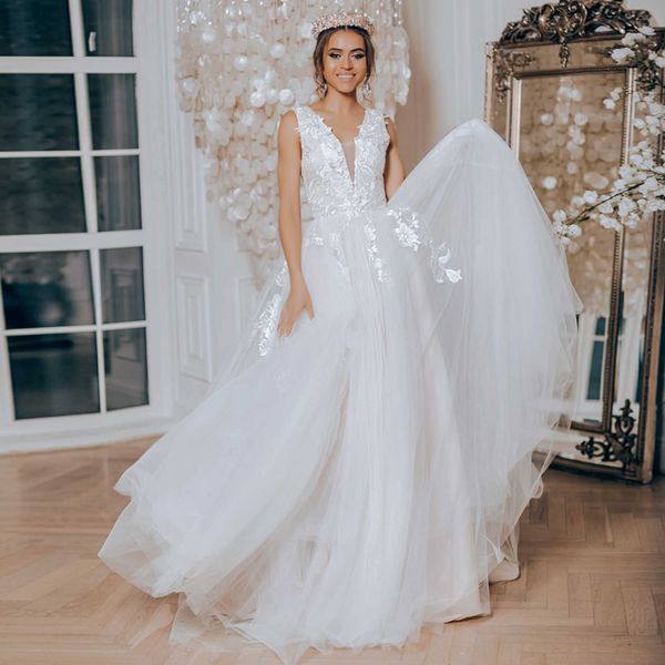 

2020 elegant v neck sleeveless a-line wedding dresses sweep train appliqued sweep train plus size bridal gown, White