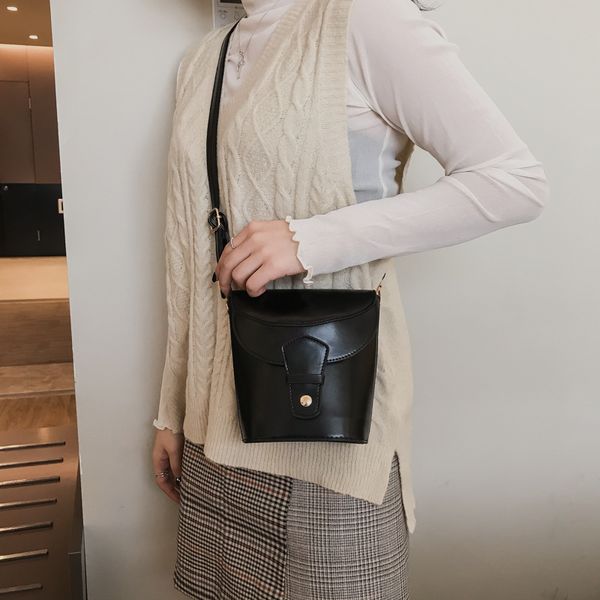 

2020 new ladies shoulder bag solid color retro texture fashion casual multifunctional messenger bag ladies