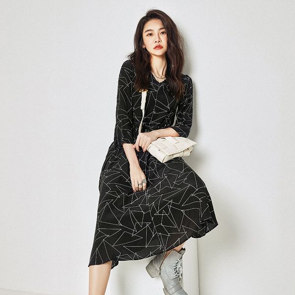 

rongtai] a new geometric printed silk v-neck long in summer 2020 single layer silk dress, Black;gray