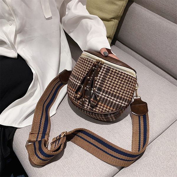 

designer handbag fashion woolen shell messenger bag women semicircle wide band zipper crossbody bag money phone dumpling bag 7