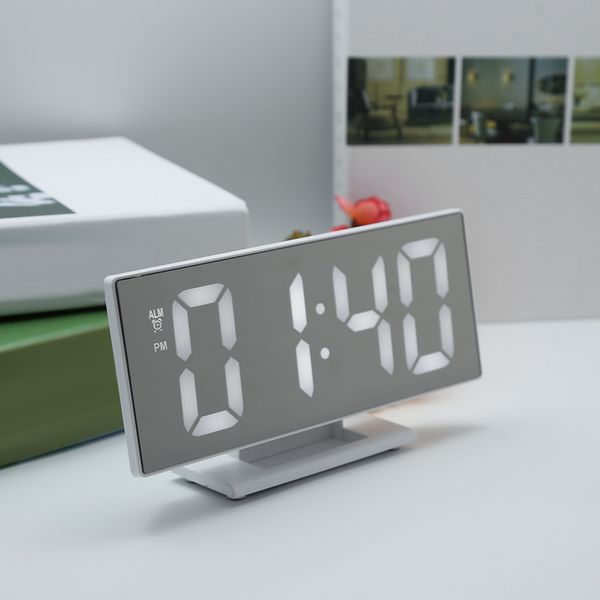 

upgrade charging usb alarm clock digital clock with large easy-read led display diming mode snooze function mirror surface