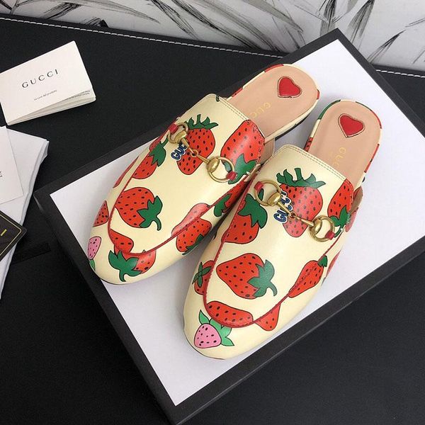 

2020 new fashion leather slippers luxury driving shoes womens superstar metal buckle pink strawberry pattern half slippers flat lazy sandals, Black