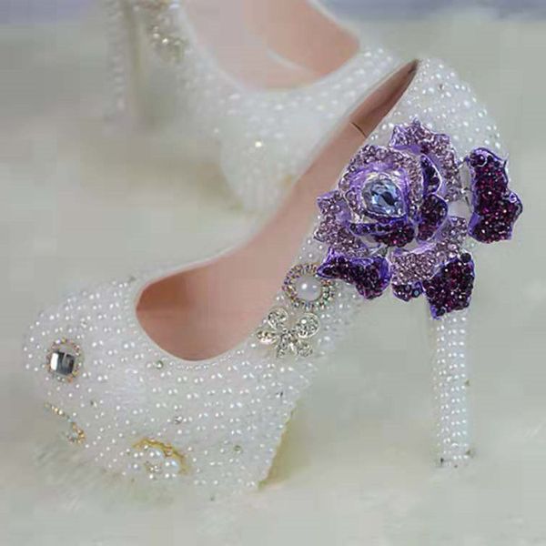 Scarpe da sposa con fiori di perle Décolleté con diamanti viola e rosa Scarpe da sposa con tacco alto Scarpe da ballo Bling Bling da 14 cm per donna