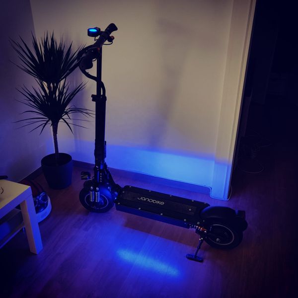 

t10 6-8h время зарядки и 52v напряжение 2000w электрический самокат